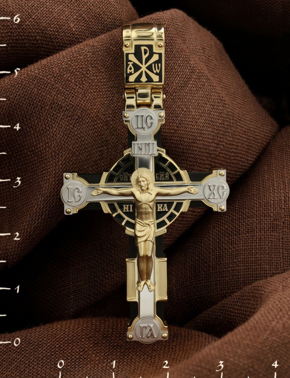 Крест из лимонного золота c эмалью и эбеновым деревом