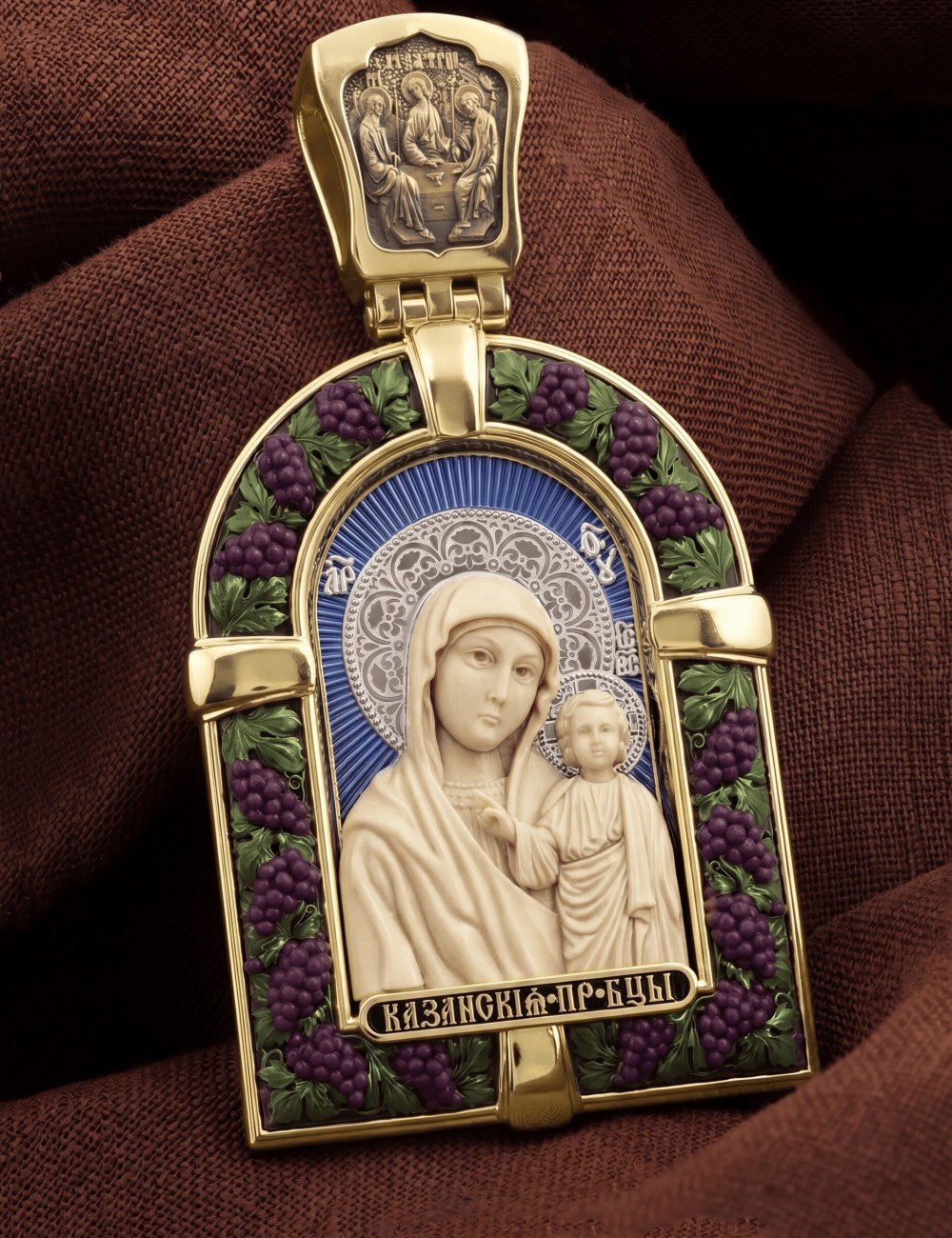 Образок из лимонного золота c эмалью и бивнем мамонта