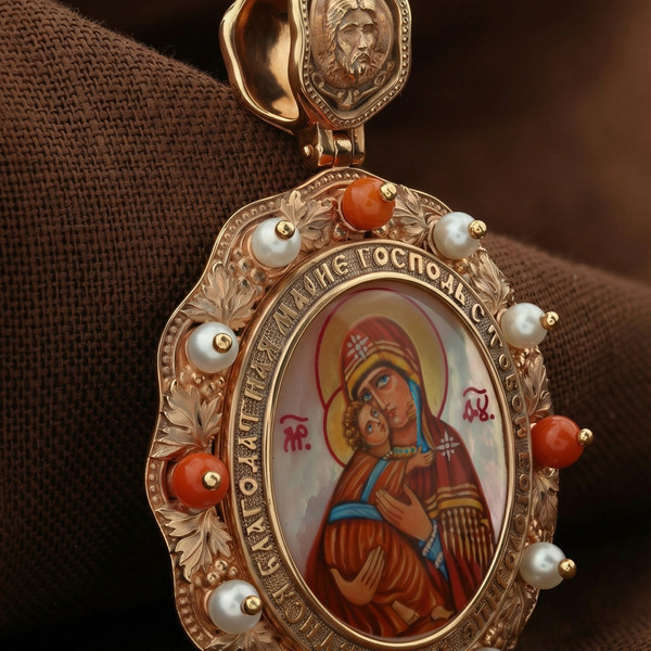 Нательная икона из красного золота 585 пробы c эмалью, жемчугом, кораллом и перламутром