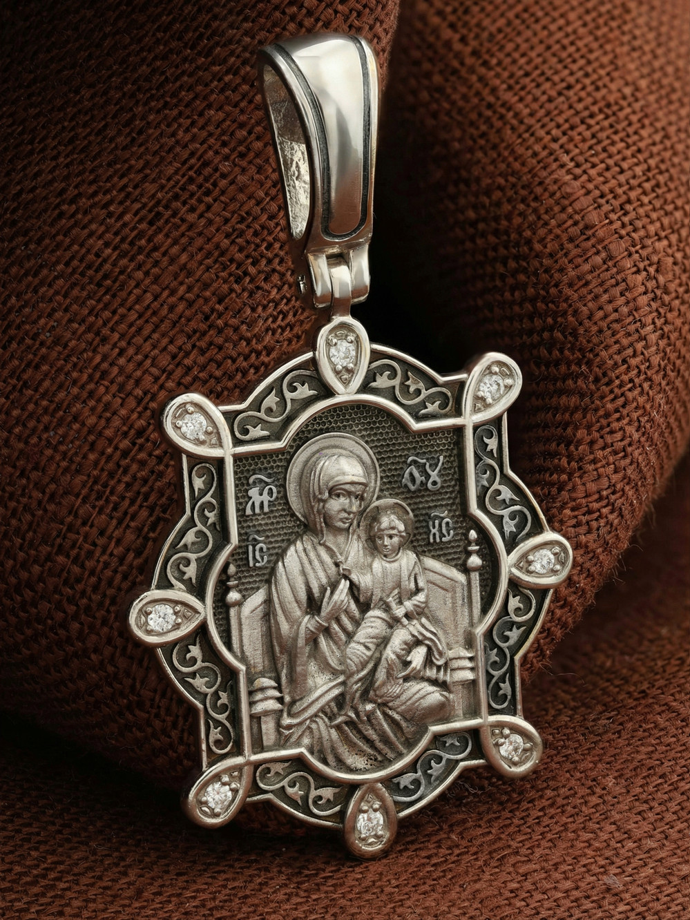 Нательная икона из белого золота 585 пробы c бриллиантами