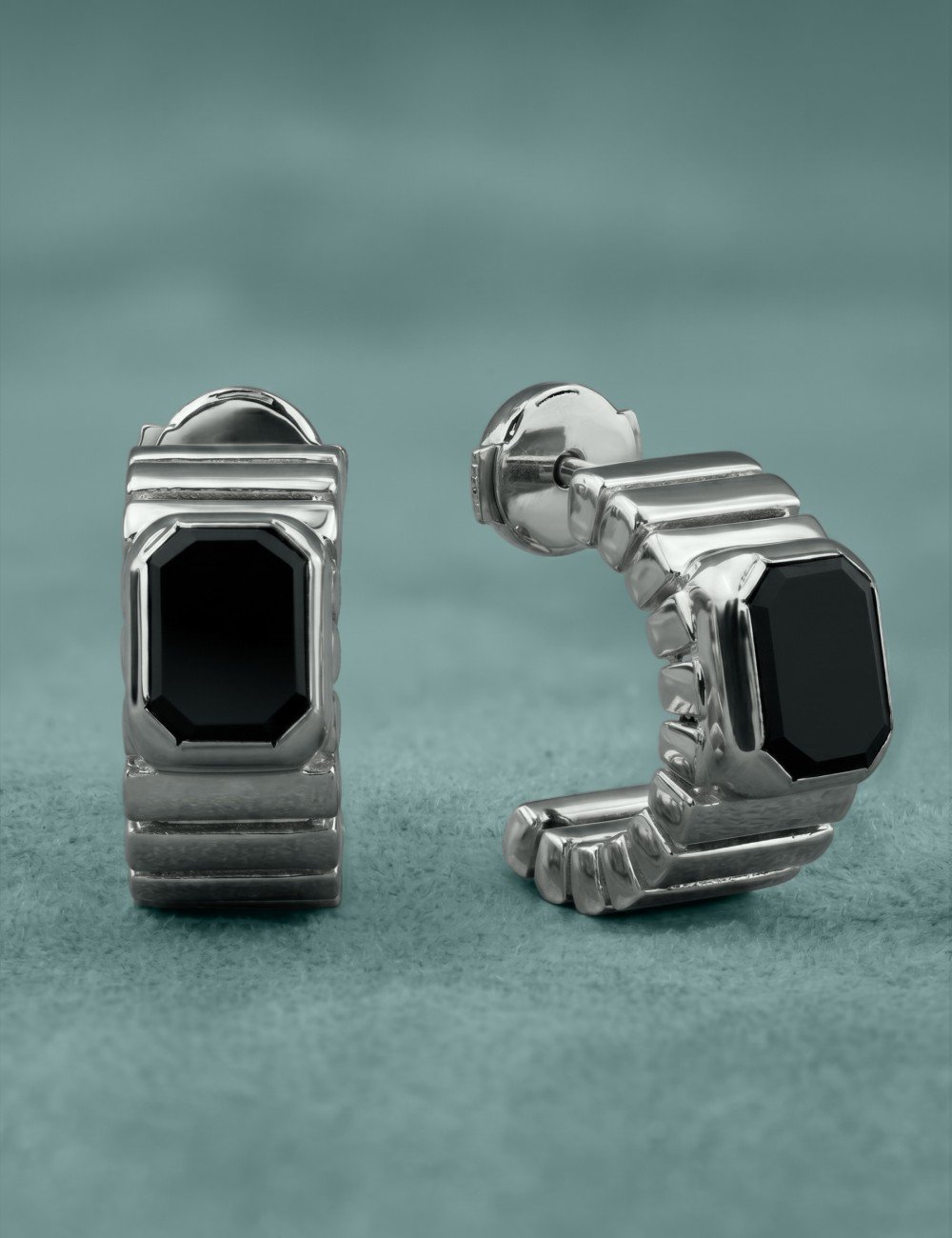 Серьги из белого золота c ониксом