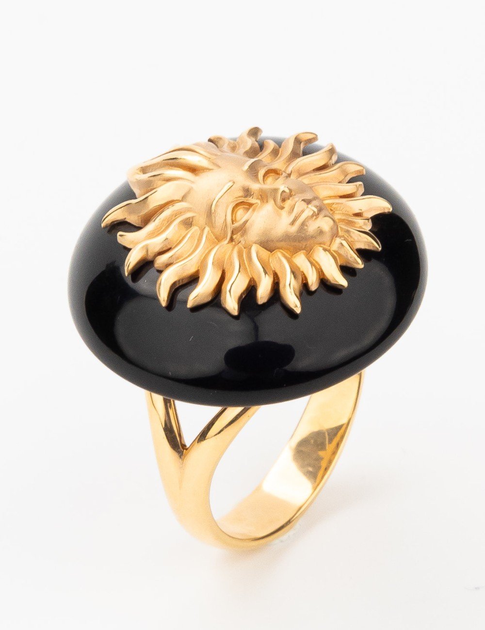 Кольцо из золота c ониксом
