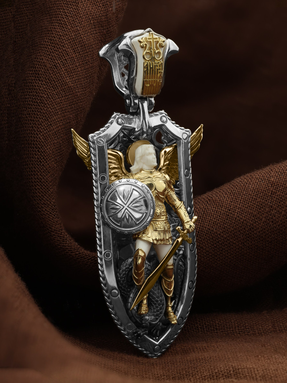 Нательная икона из белого золота 585 пробы c эмалью и бивнем мамонта