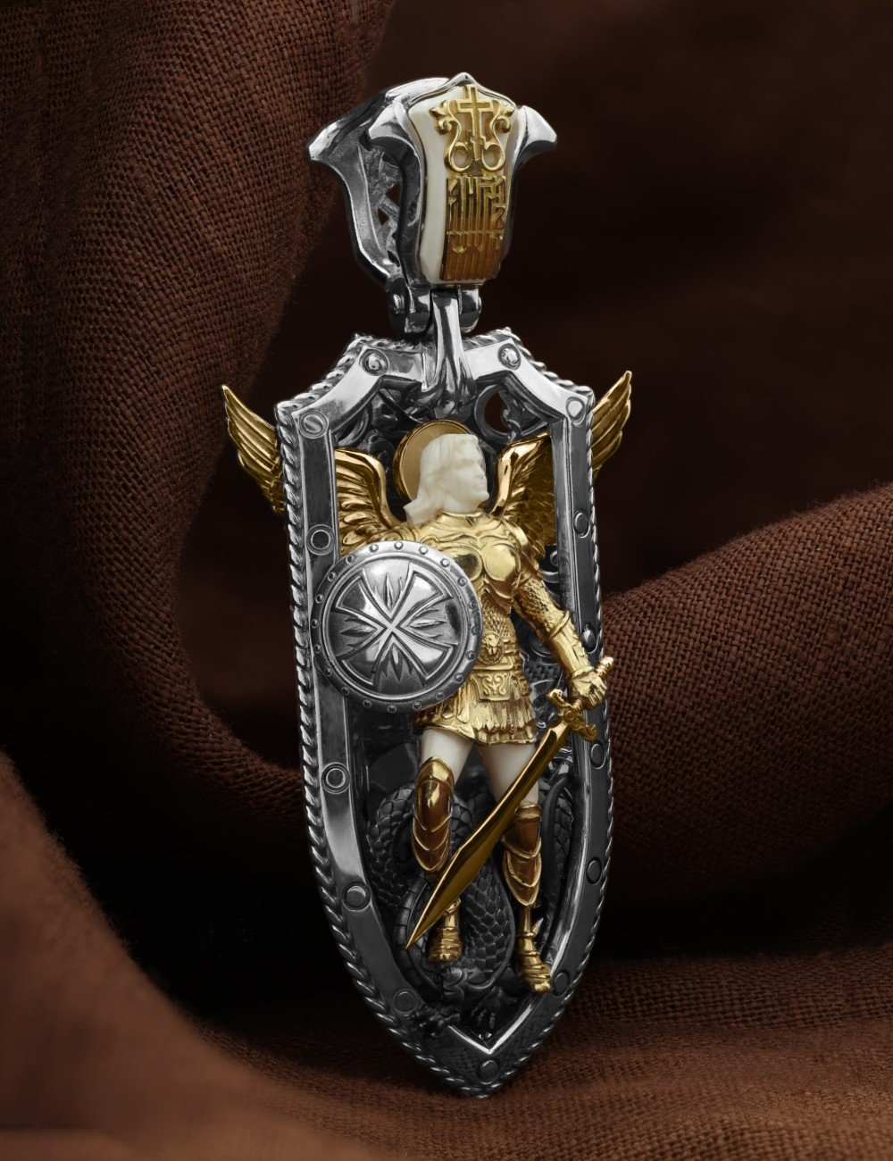 Образок из белого золота c эмалью и бивнем мамонта