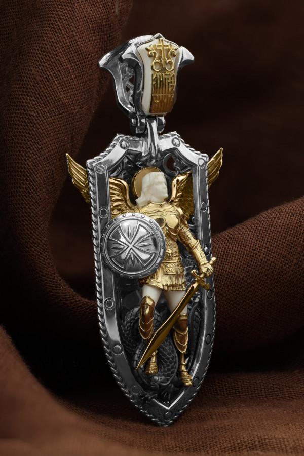 Нательная икона из белого золота 585 пробы c эмалью и бивнем мамонта