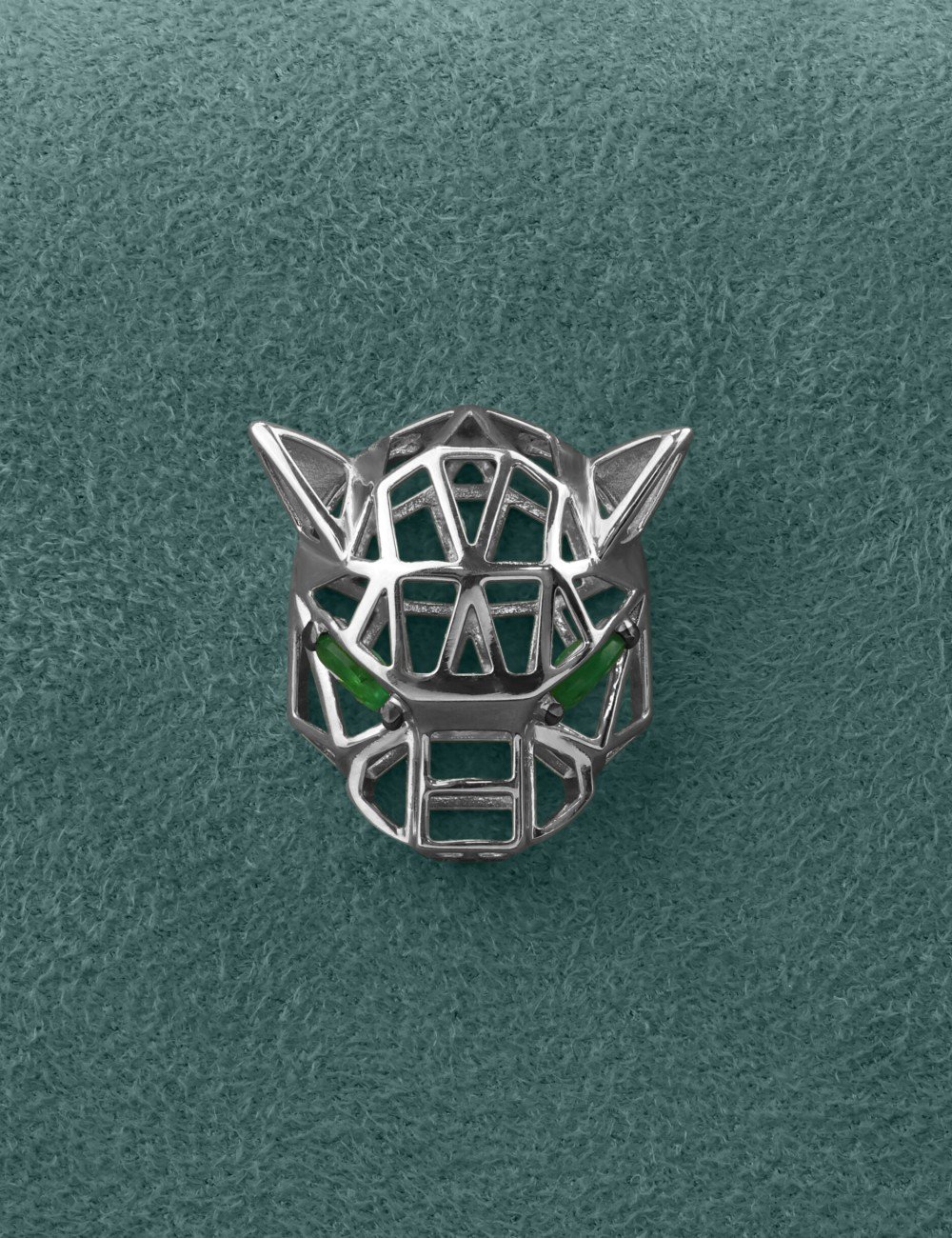 Подвеска из белого золота c изумрудом