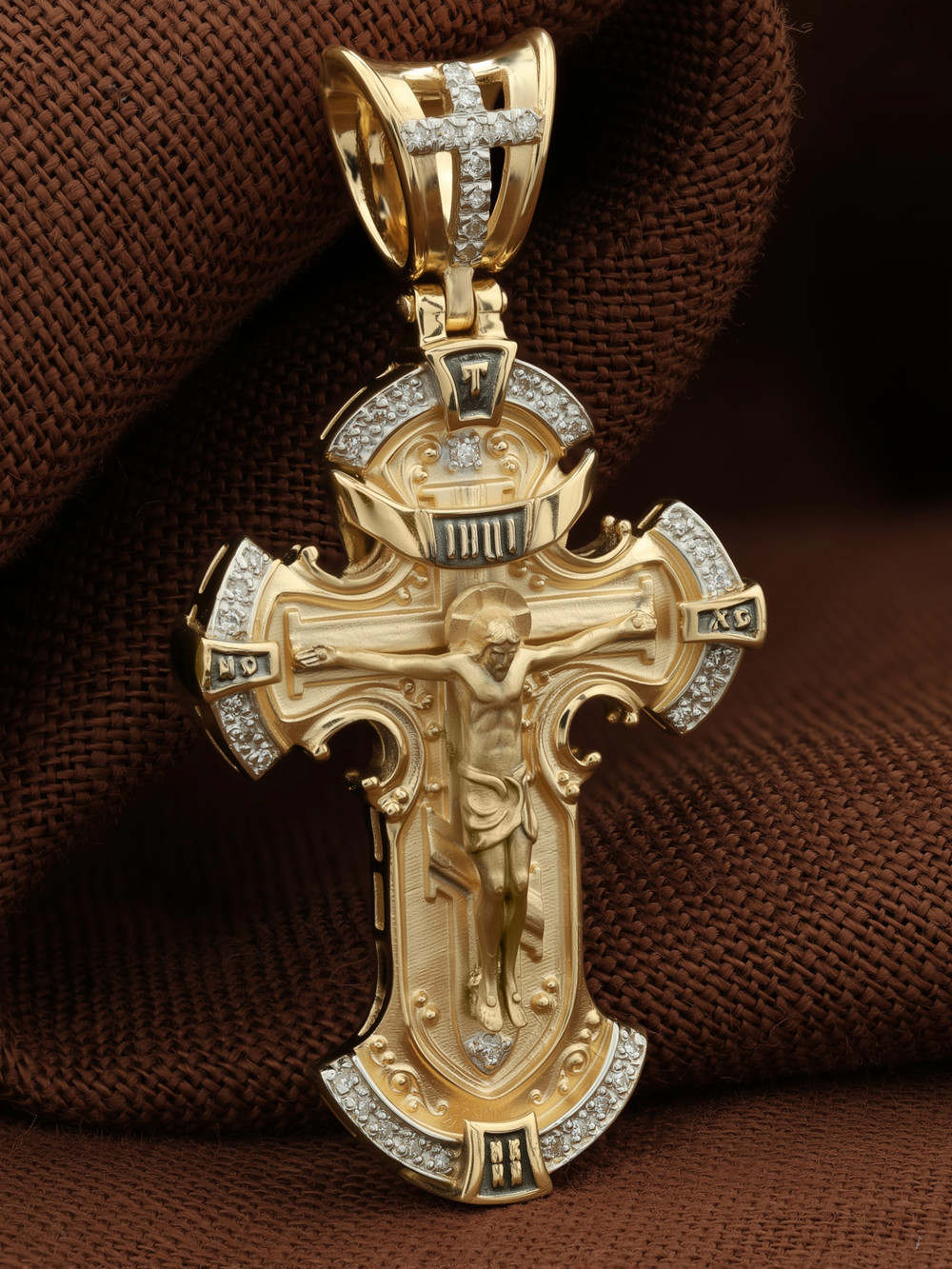 Крест из лимонного золота 585 пробы c бриллиантами