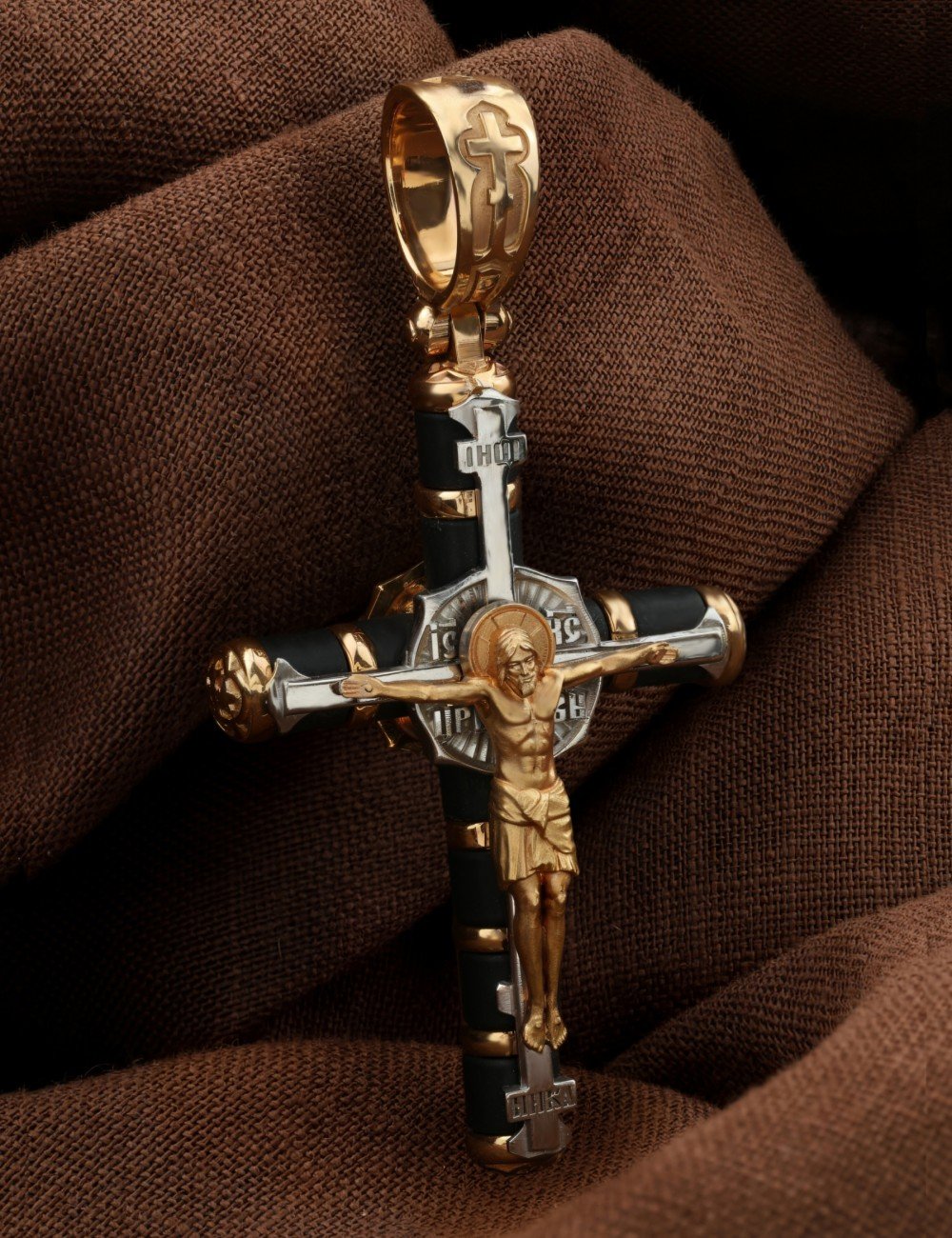 Крест из золота c ониксом