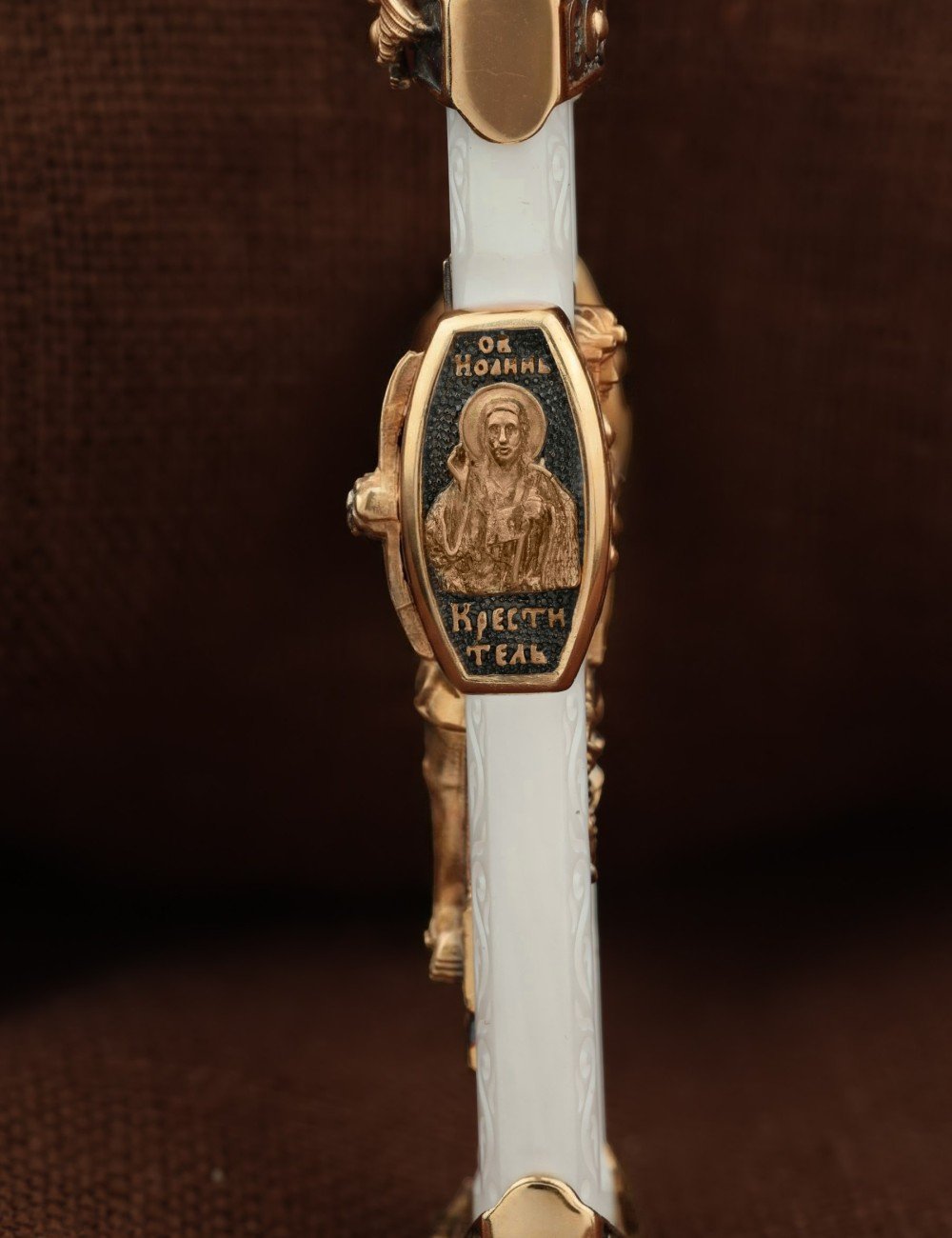 Крест из золота c бивнем мамонта