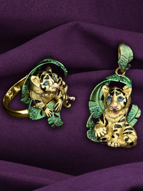 Подвеска из лимонного золота 585 пробы c эмалью и изумрудом