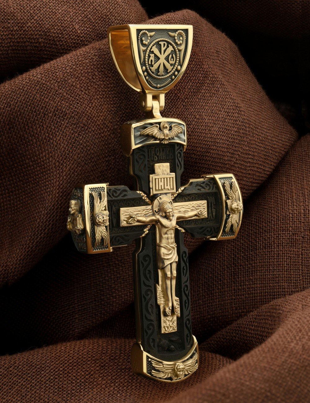 Крест из лимонного золота c эбеновым деревом