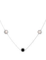 Колье из белого золота c ониксом и перламутром