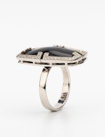 Кольцо из белого золота c бриллиантами, рубином и ониксом