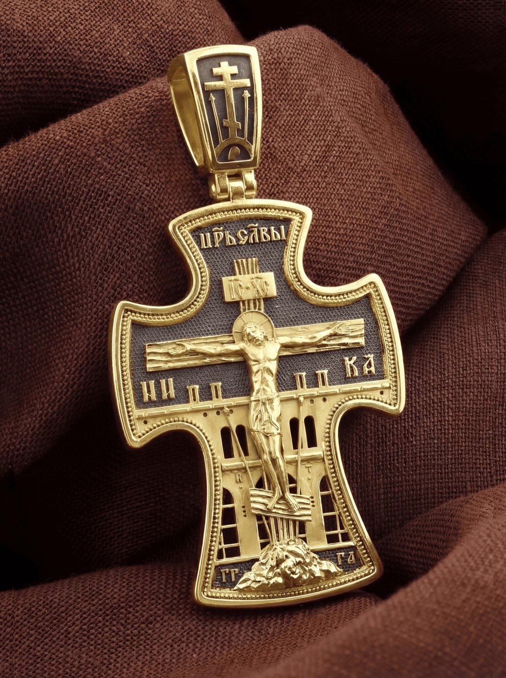 Крест из лимонного золота