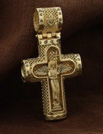 Крест из лимонного золота