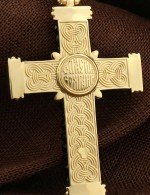 Крест из лимонного золота c ониксом