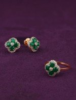 Серьги из золота 585 пробы c бриллиантами и изумрудом