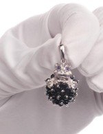 Подвеска из белого золота c эмалью и ониксом