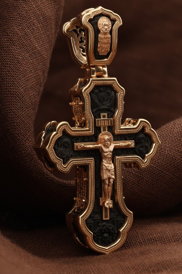 Крест из золота c эбеновым деревом