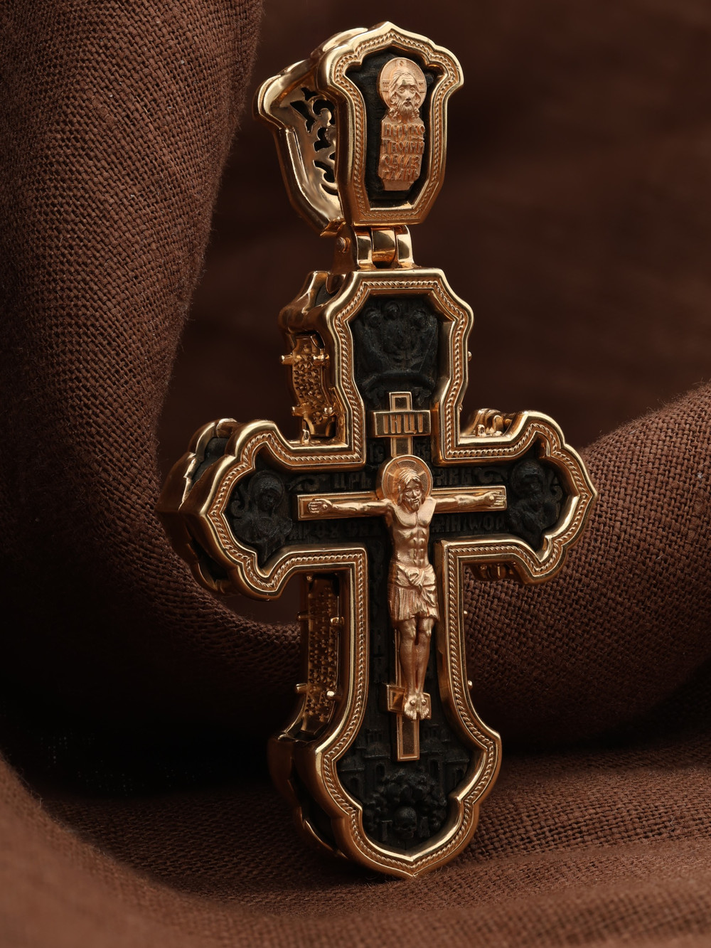 Крест из красного золота 585 пробы c эбеновым деревом