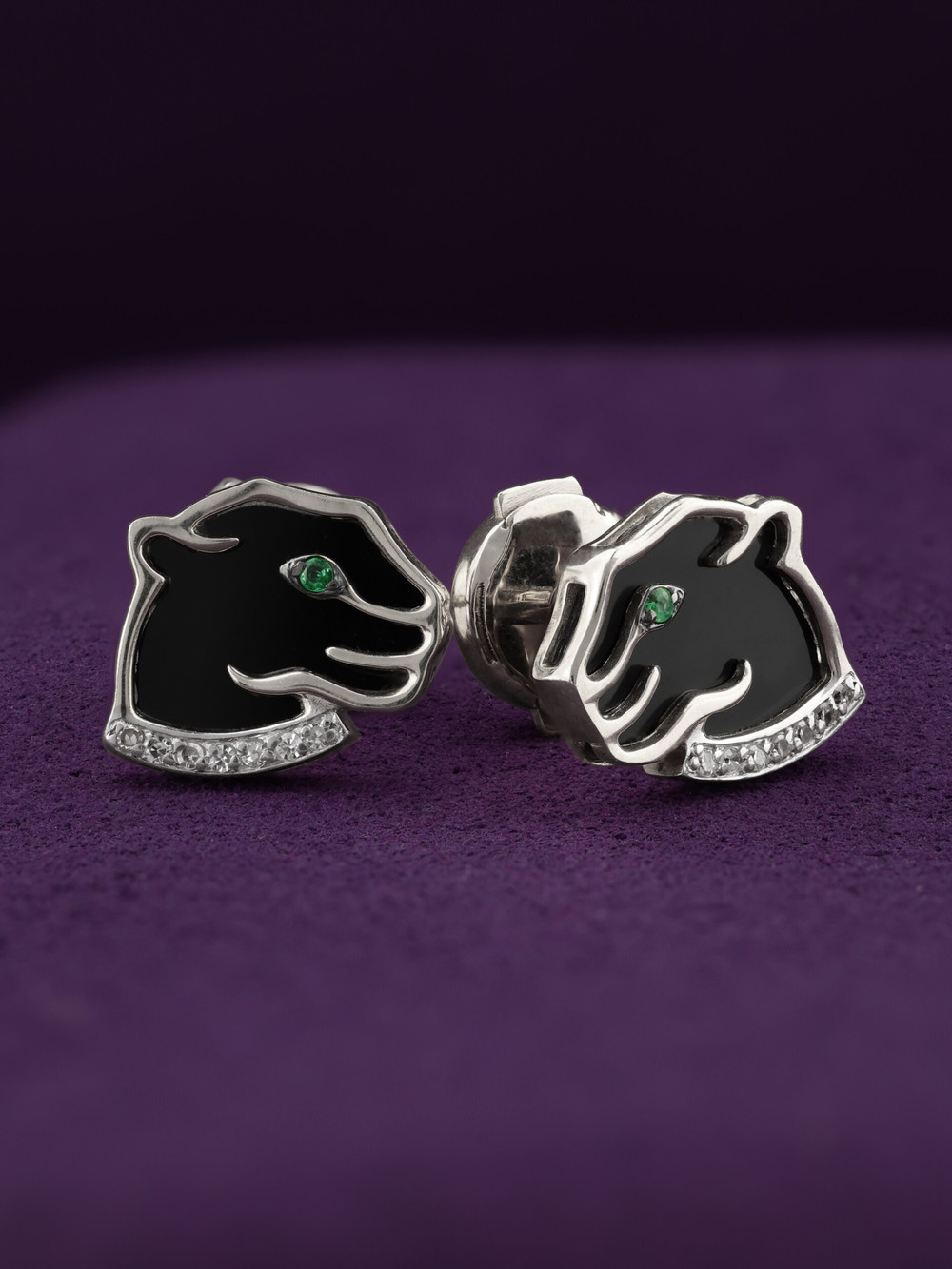 Серьги из белого золота 585 пробы c бриллиантами, изумрудом и ониксом