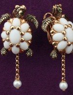 Серьги из золота c эмалью, жемчугом и бивнем мамонта