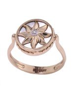 Кольцо из золота c бриллиантами, ониксом и перламутром