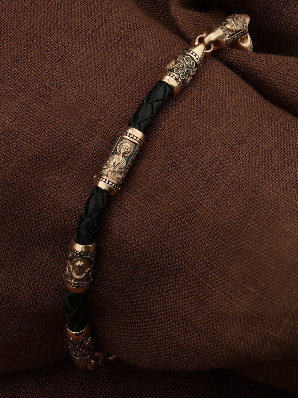 Браслет-шнурок из красного золота 585 пробы c кожаным шнурком