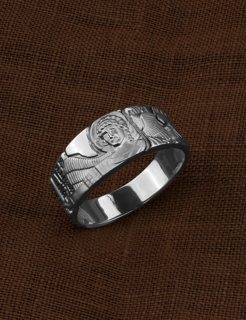 Кольцо из белого золота