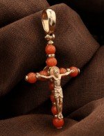 Крест из золота c кораллом