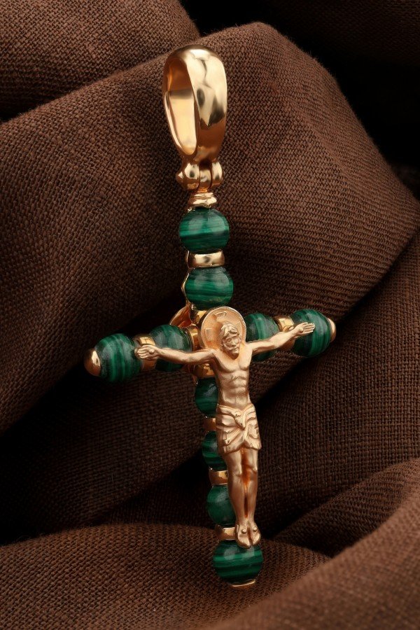 Крест из золота c малахитом