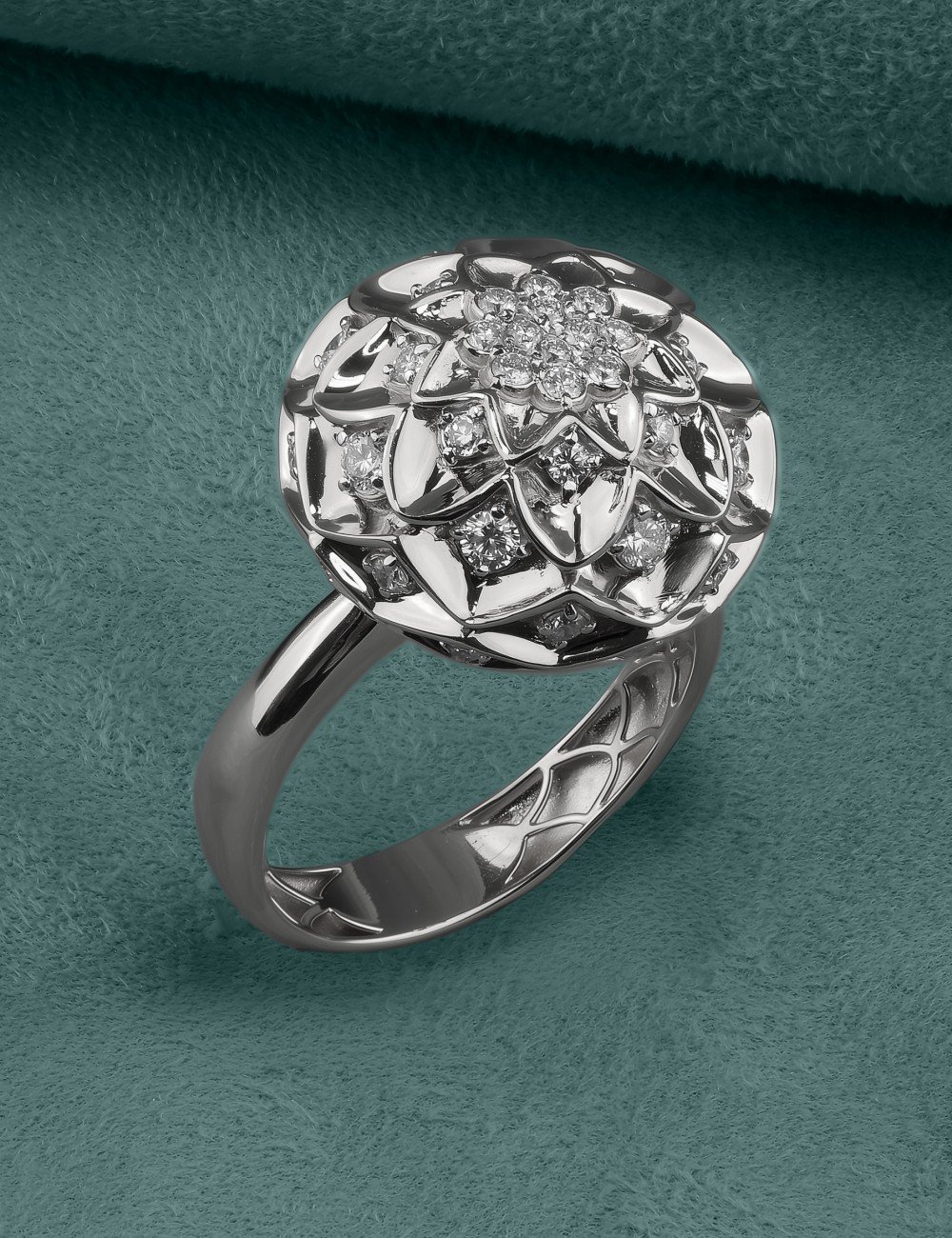 Кольцо из белого золота c бриллиантами