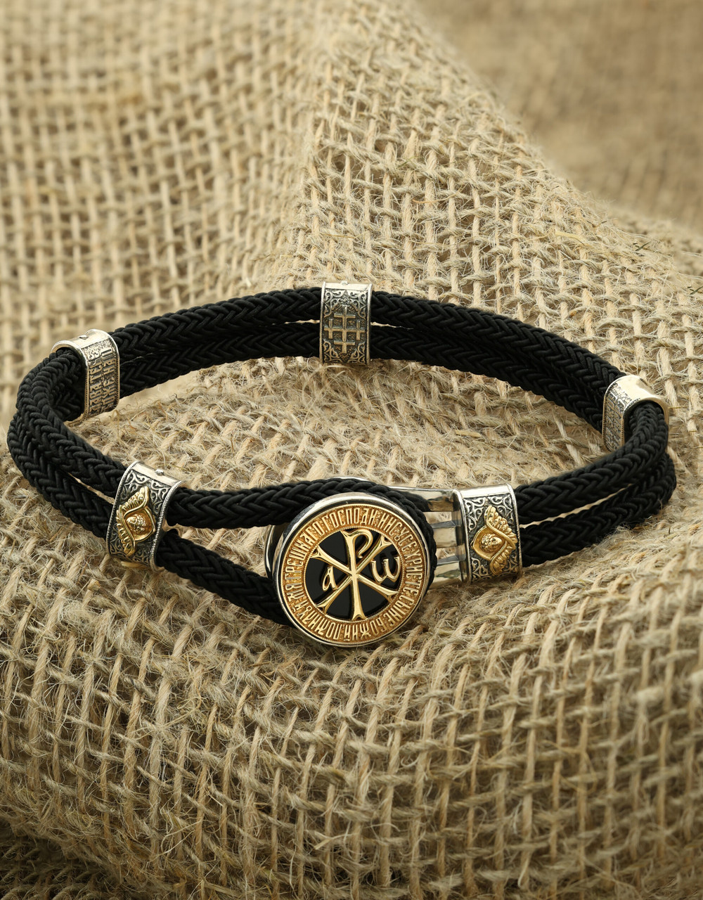 Браслет из серебра 925 пробы и золота 750 пробы c ониксом и шёлковым шнурком