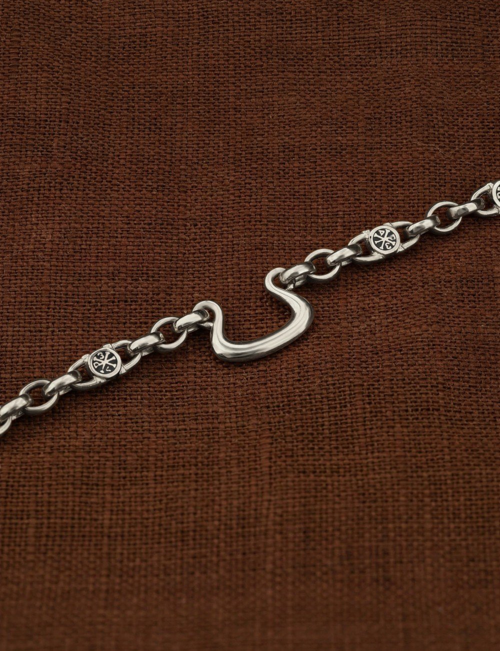 Цепь из белого золота c эмалью