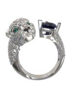 Кольцо из белого золота c бриллиантами, сапфиром и изумрудом
