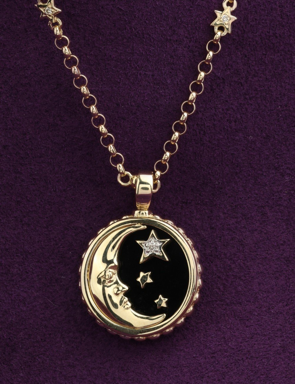 Колье из лимонного золота c бриллиантами, ониксом и перламутром