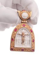 Образок из золота c эмалью, рубином и бивнем мамонта