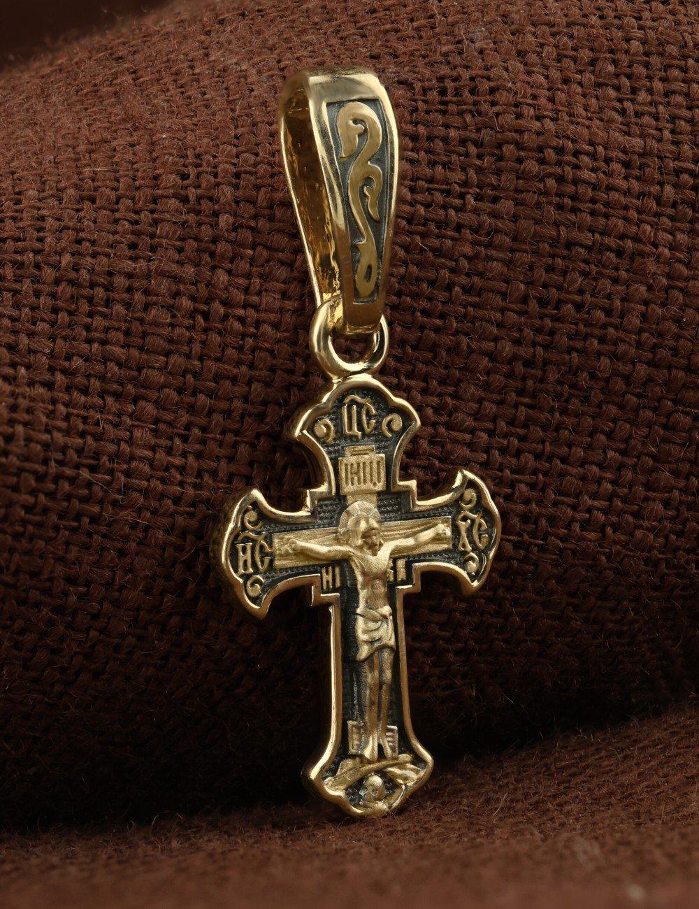 Крест из лимонного золота