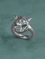 Кольцо из белого золота c изумрудом