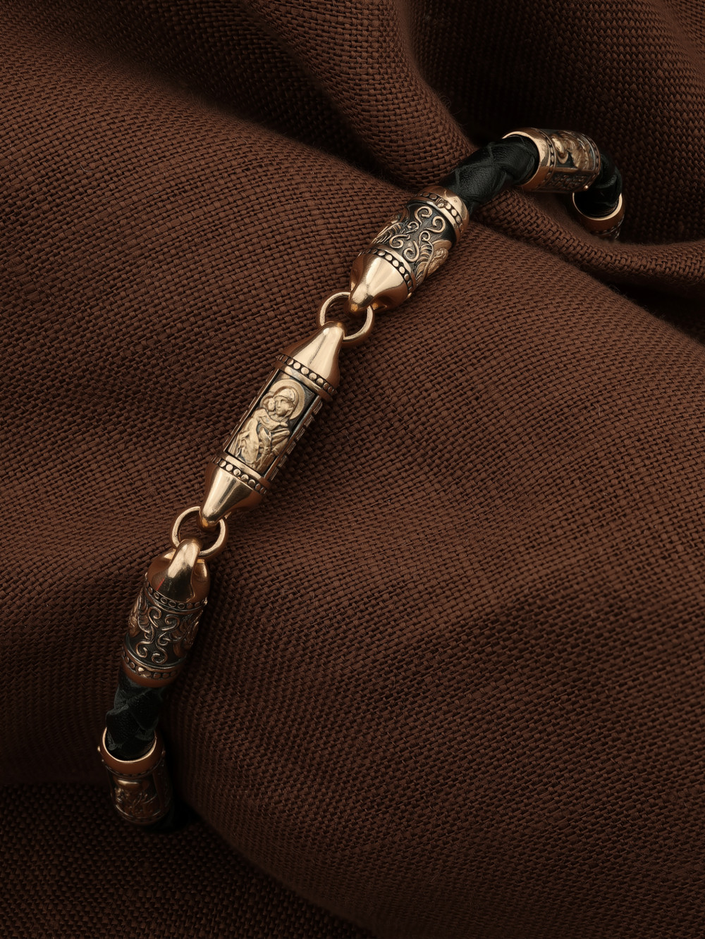 Браслет-шнурок из красного золота 585 пробы c кожаным шнурком