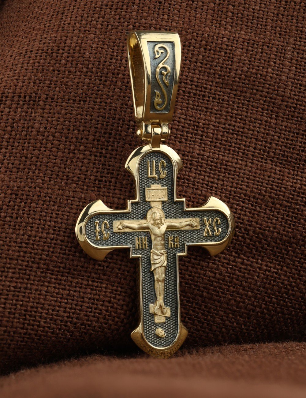 Крест из лимонного золота