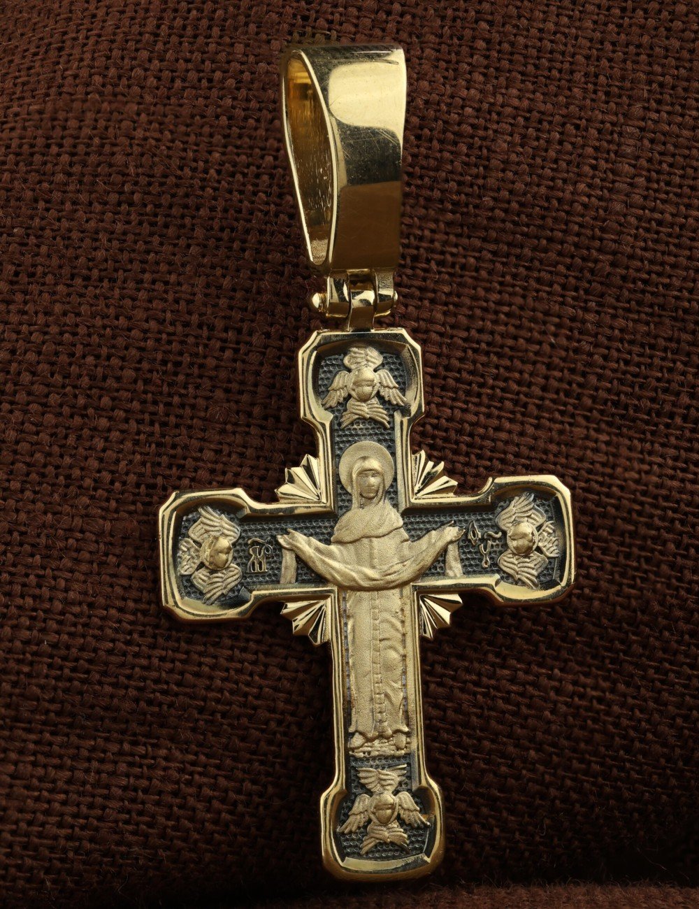 Крест из лимонного золота