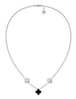 Колье из белого золота c бриллиантами, ониксом и перламутром