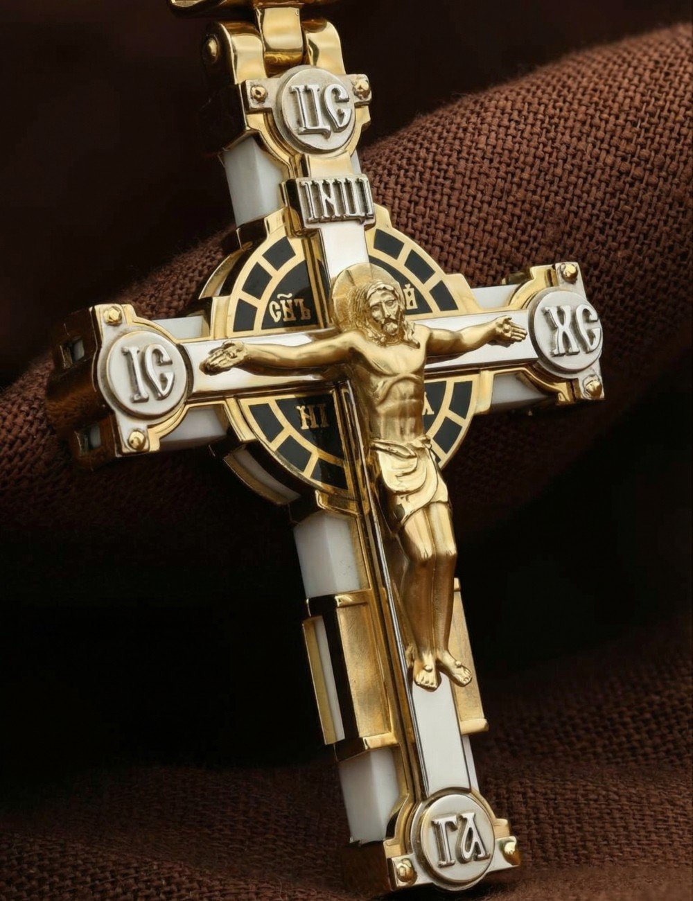 Крест из лимонного золота c эмалью и бивнем мамонта