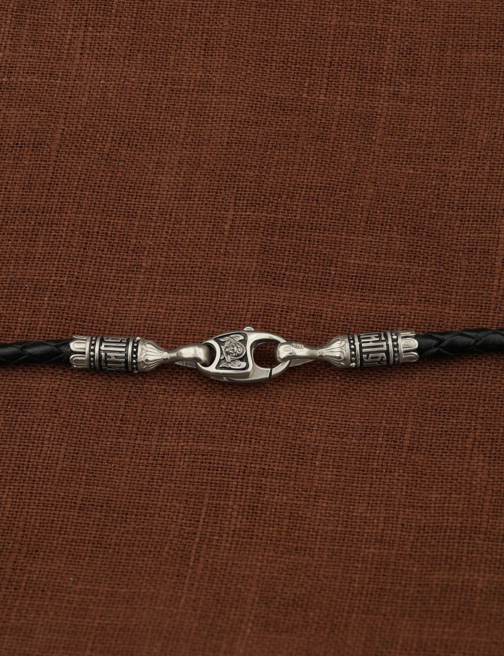 Гайтан из белого золота c кожаным шнурком