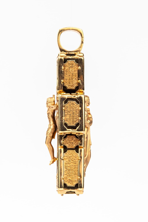 Крест из красного золота 585 пробы c эбеновым деревом