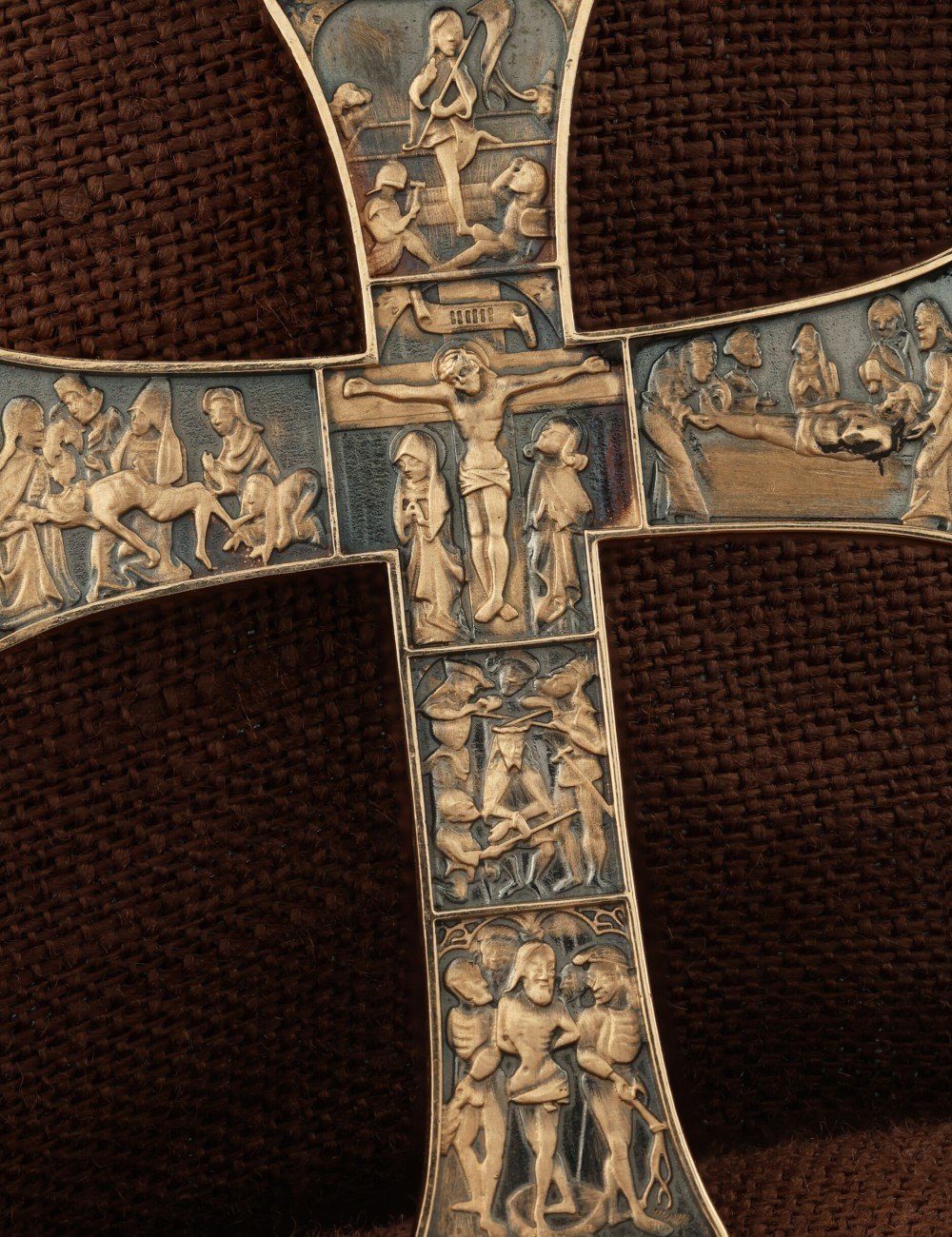 Крест из золота