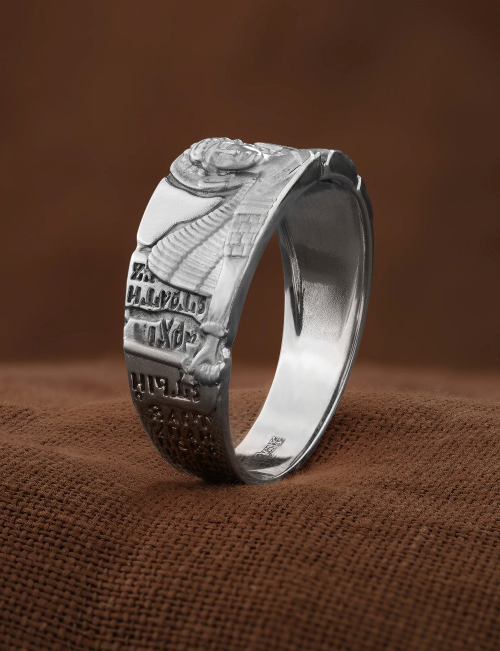 Кольцо из белого золота