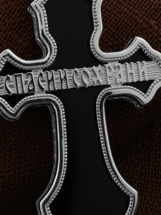 Крест из белого золота 585 пробы c ониксом