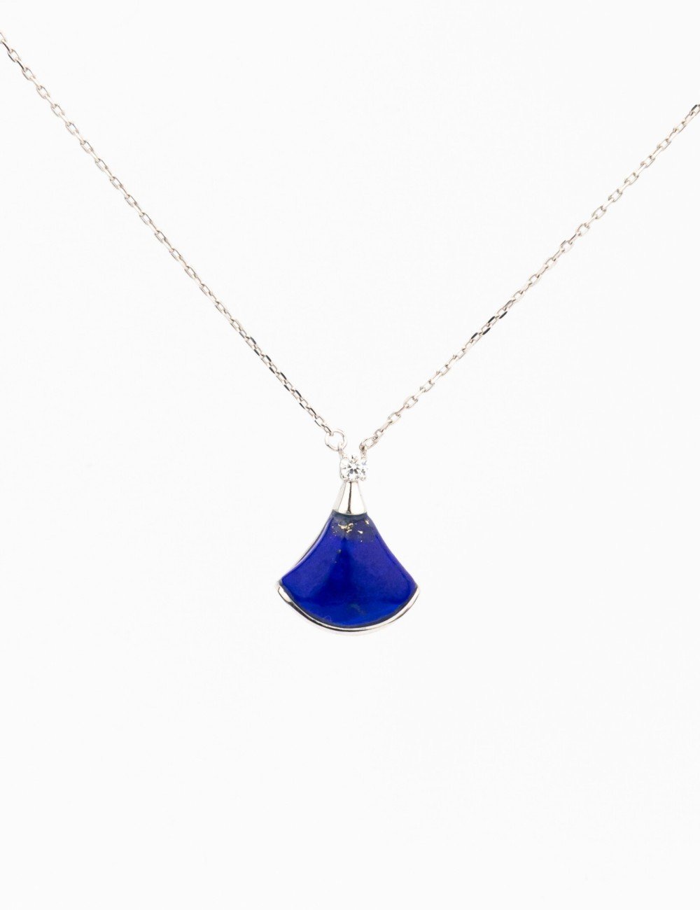 Колье из белого золота c бриллиантами и лазуритом